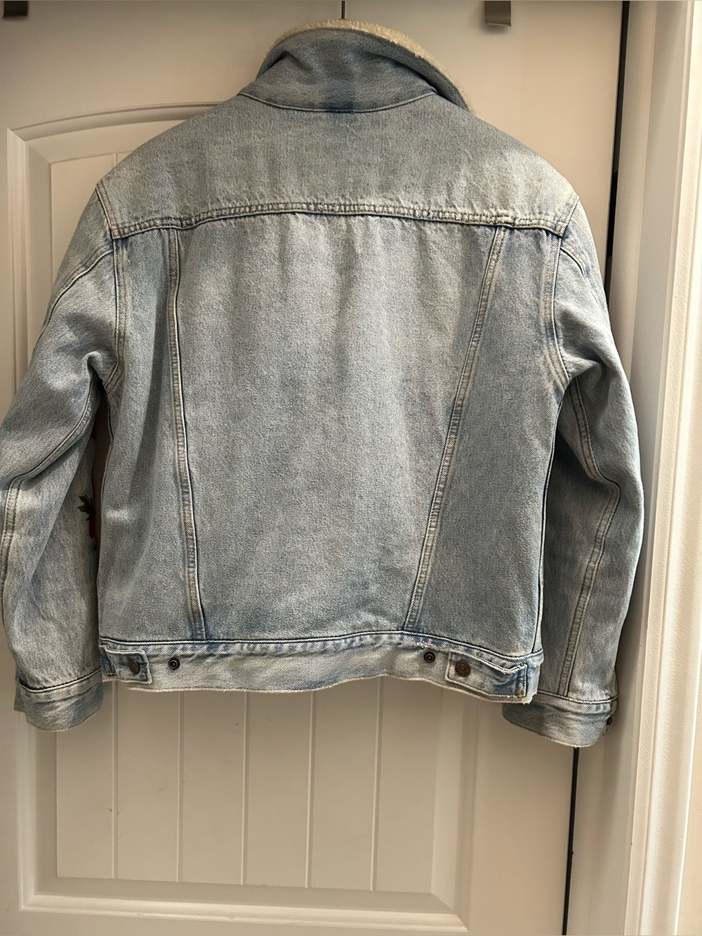 Levi's Light Blue Denim Sherpa Jacket with Red Rose Embroidery - Picture 9 of 10